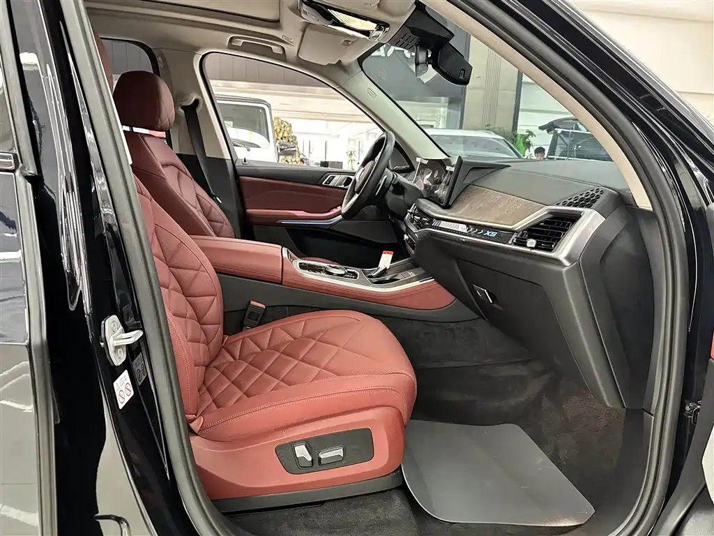 BMW X5 2023 xDrive 30Li Premium M Sport Black Night Package фото 16