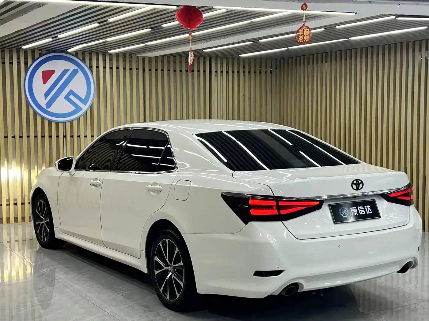 Toyota Crown 2018 2.0T Fashion Edition фото 10