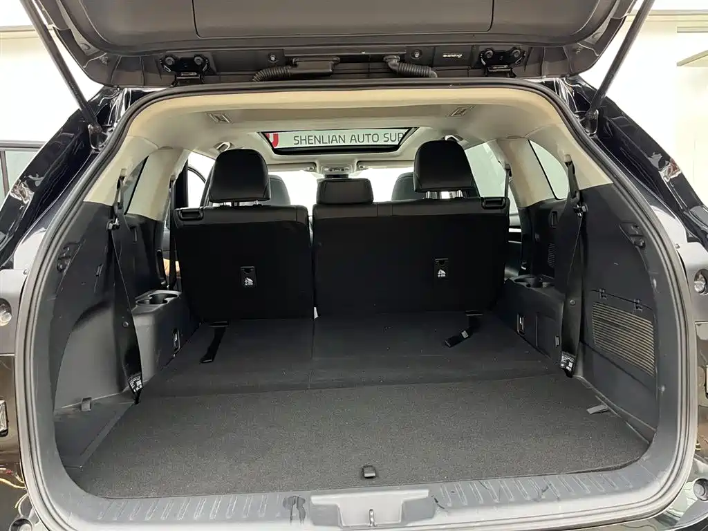 Toyota Highlander 2023 2.5L Smart Hybrid Dual Engine AWD Luxury 7-Seater фото 10