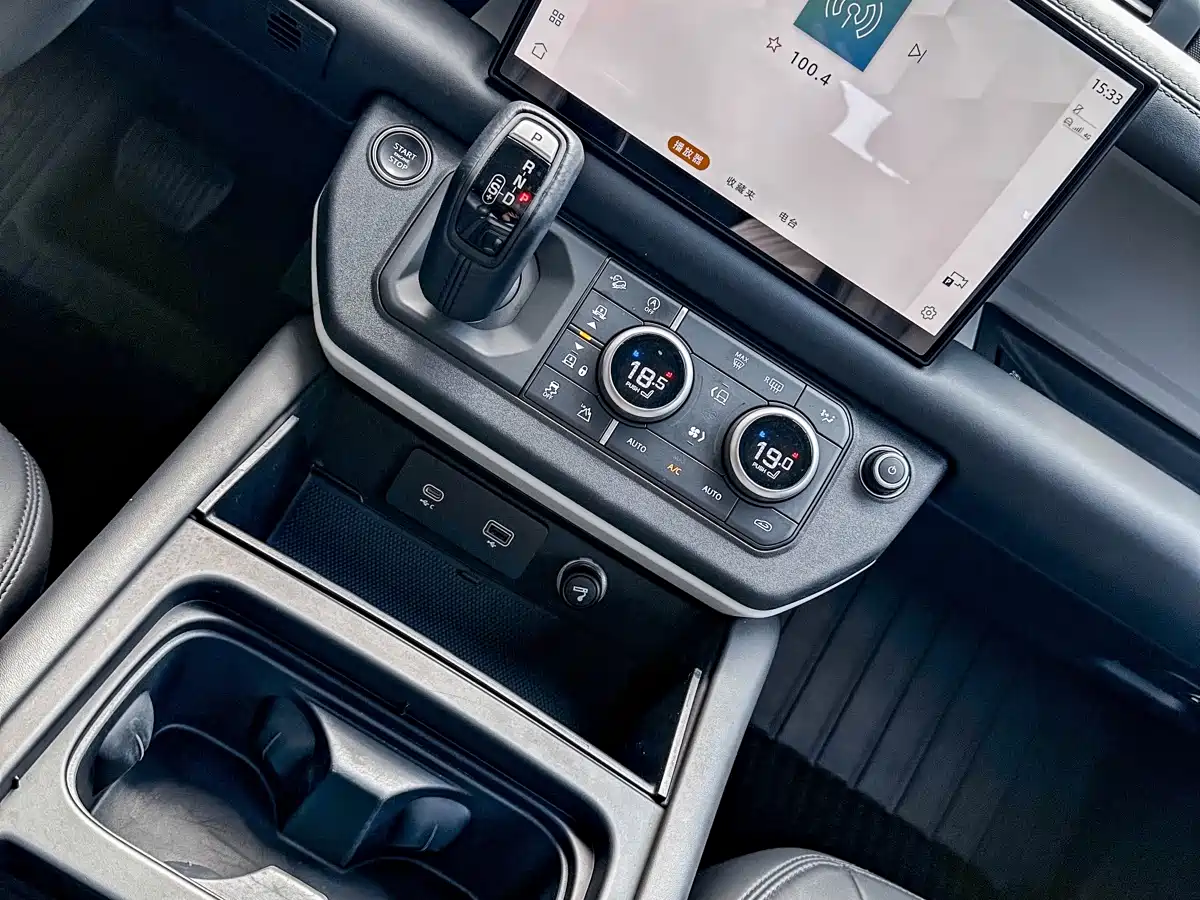 Land Rover Defender 2023 Facelift 90 3.0T P400 XS фото 14