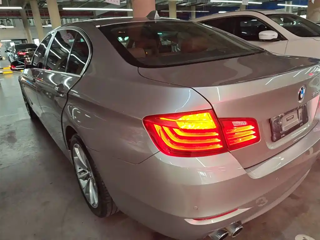 BMW 5 Series 2017 528Li Leading Edition фото 5
