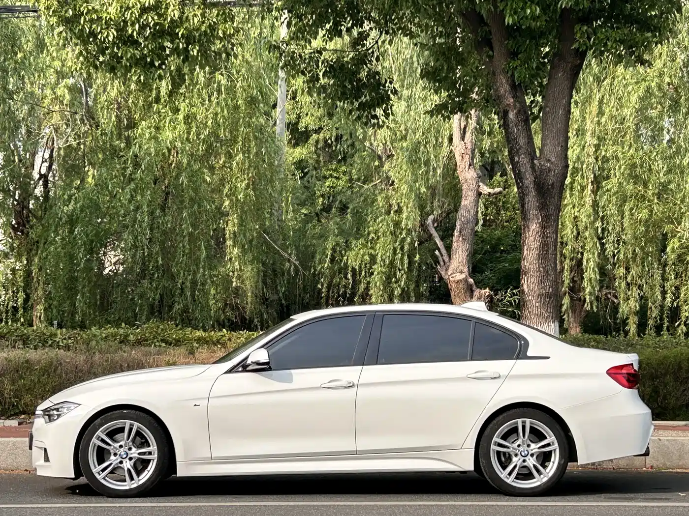 BMW 3 Series 2017 320Li M Sport фото 4
