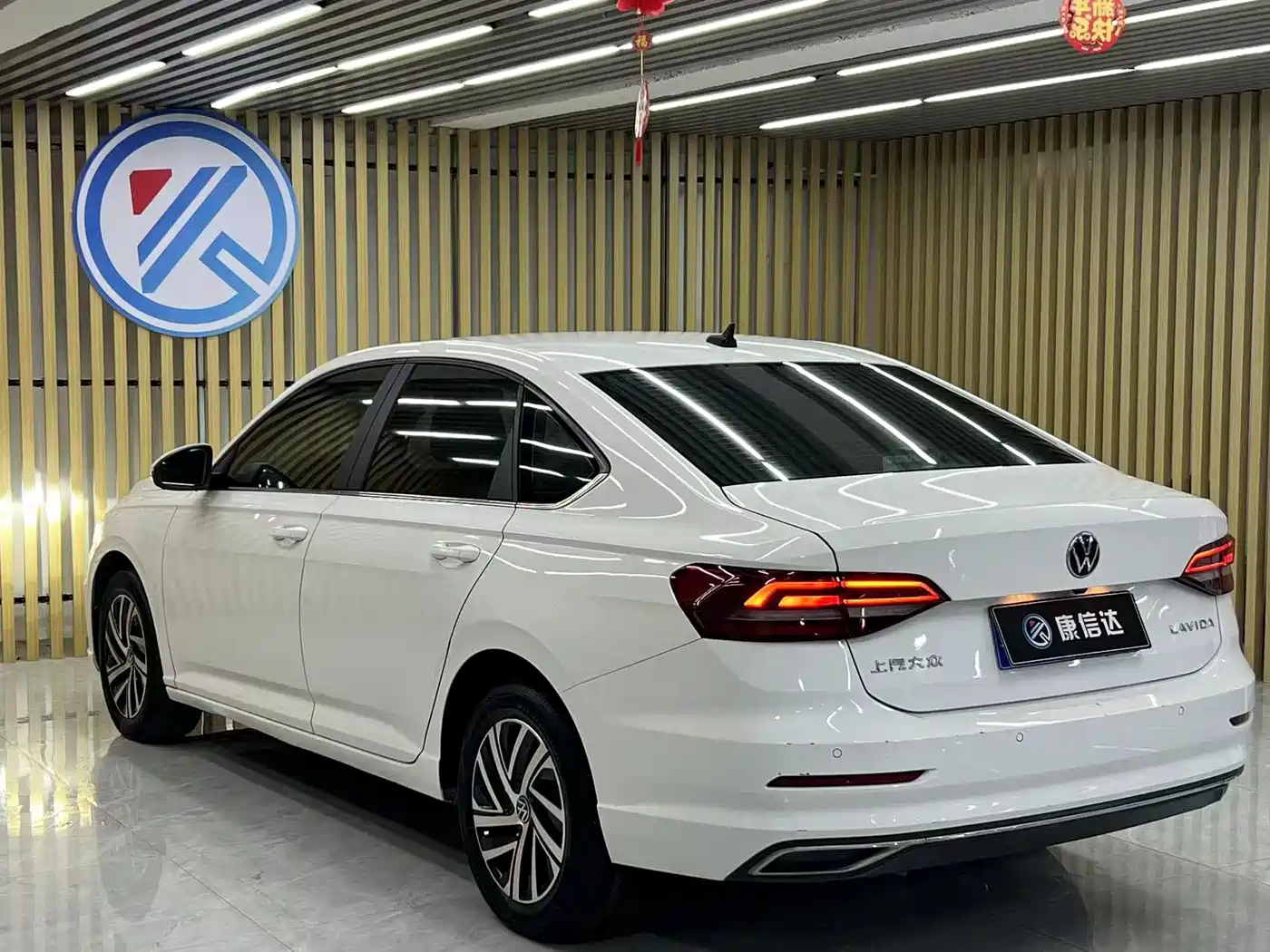 Volkswagen Lavida 2021 1.5L Automatic Vision Edition фото 8