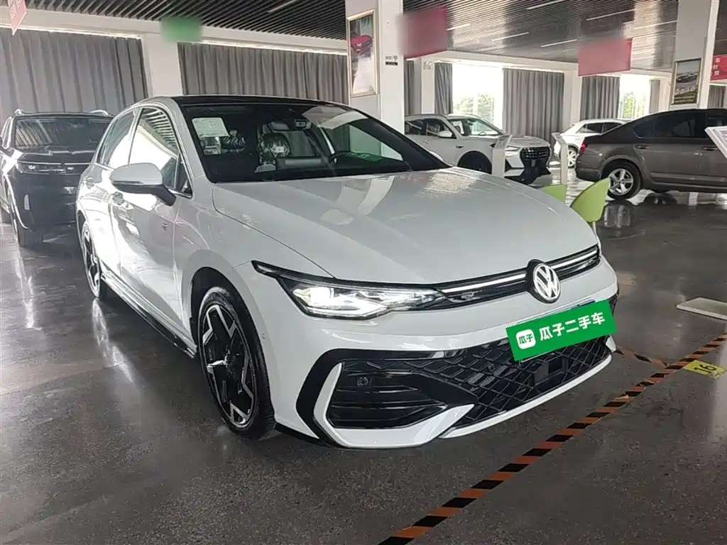 Volkswagen Golf 2025 300TSI R-Line фото 4