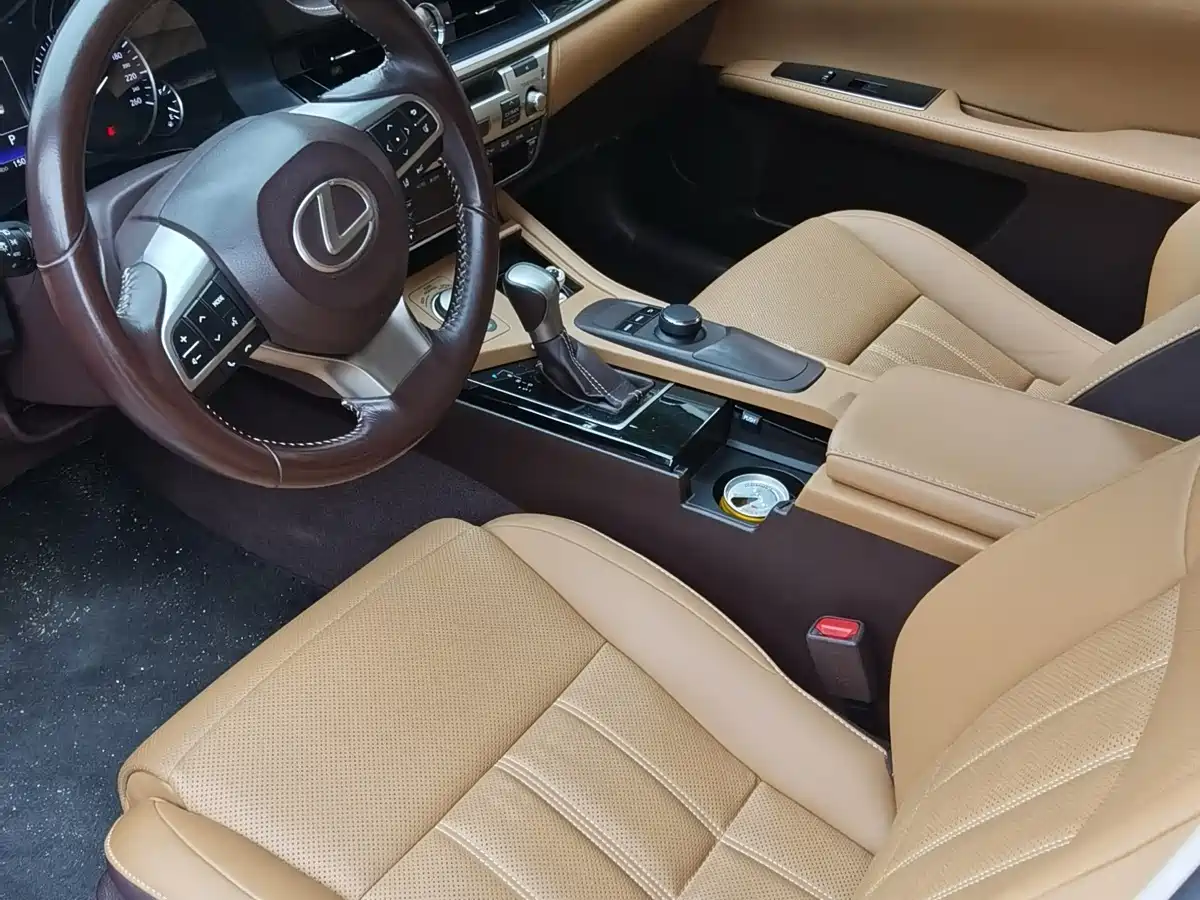 Lexus ES 2015 300h Comfort Edition фото 6