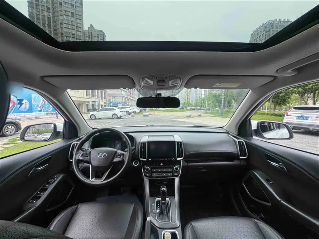 Hyundai Beijing Hyundai ix35 2018 2.0L Automatic 2WD Zhiyong·Enjoyment Edition фото 8