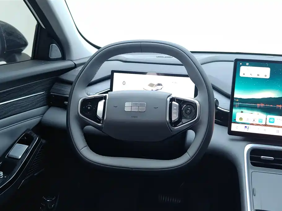 Geely Galaxy Galaxy L6 2025 EM-i 140km Explorer+ Edition фото 15