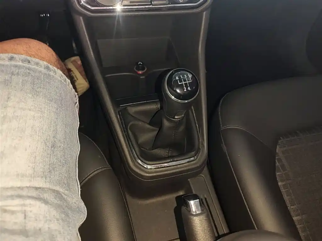 Volkswagen Jetta 2017 1.4L Manual Comfort фото 14