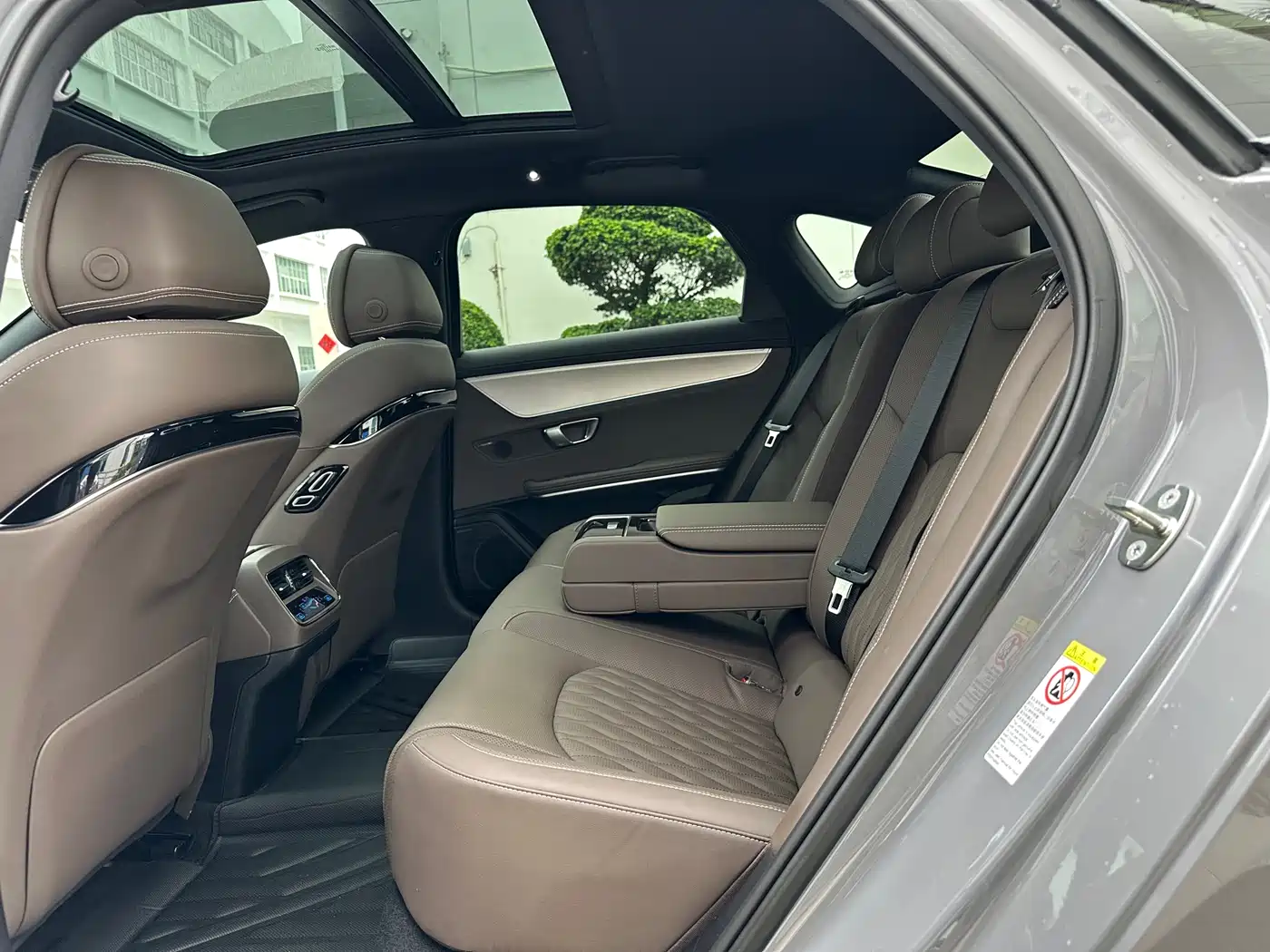 BYD Han 2025 DM-i Smart Driving Edition 125KM Honor фото 12