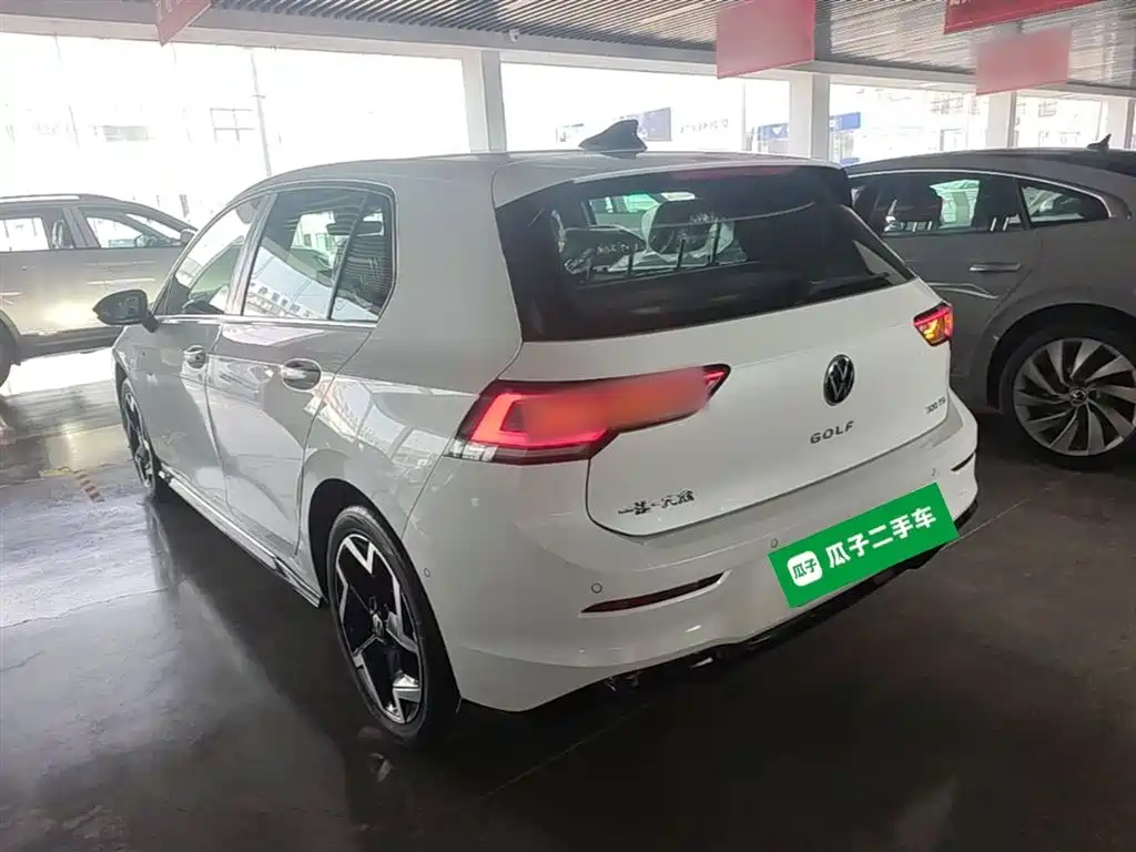 Volkswagen Golf 2025 300TSI R-Line фото 5