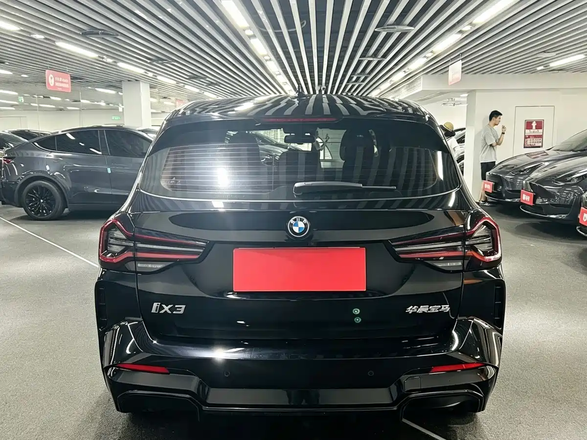 BMW iX3 2022 Leading Edition фото 5