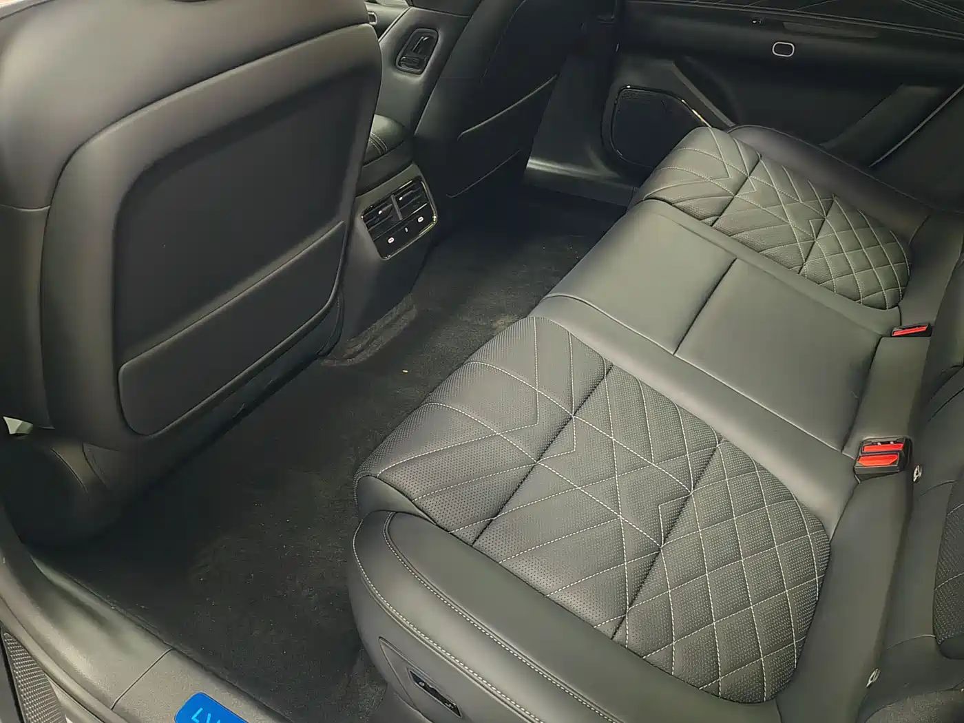 Lynk & Co 10 EM-P 2025 Model 120km Base Version фото 14