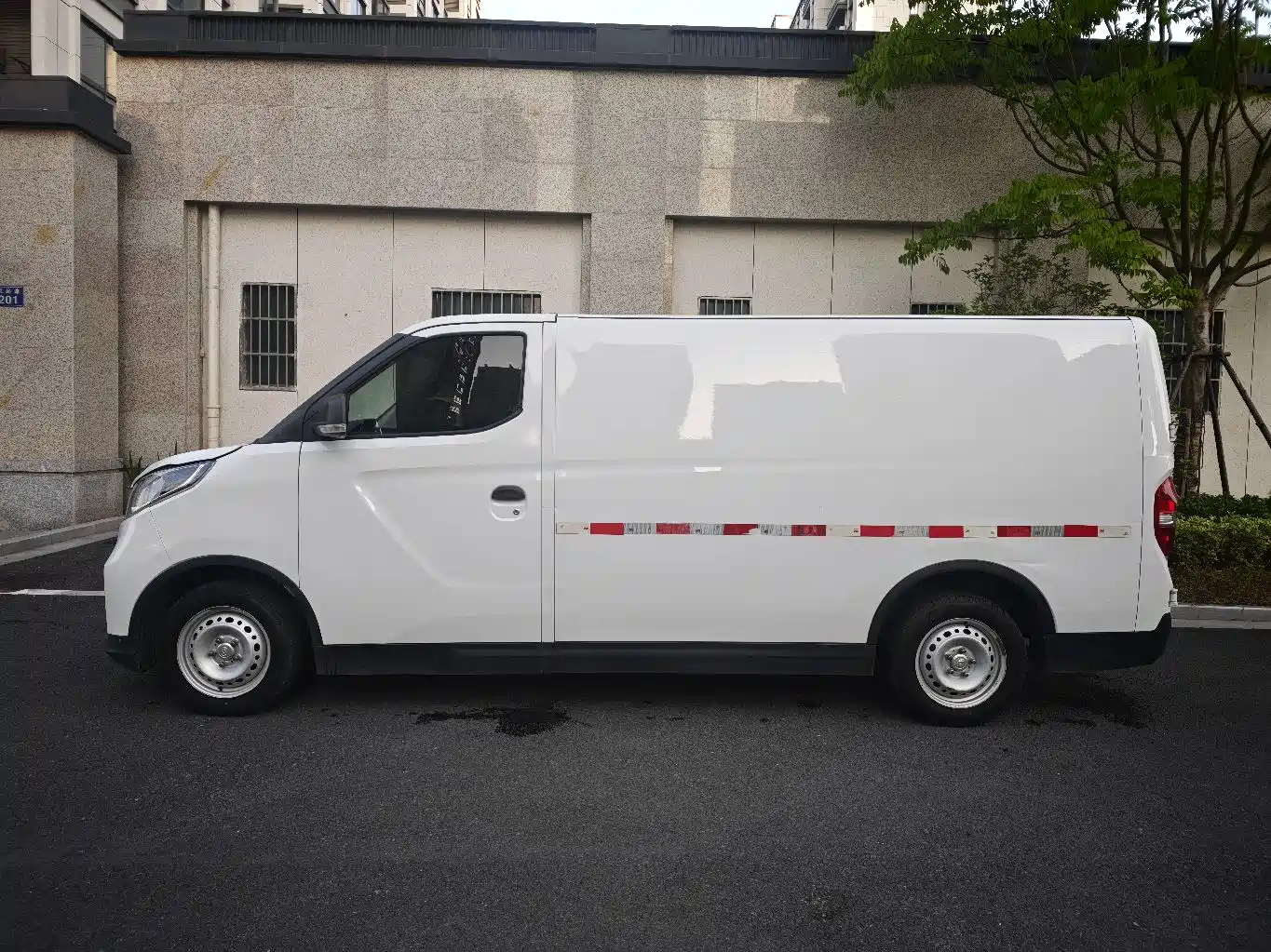 SAIC Maxus Maxus EV30 2023 Pure Electric Intelligent Logistics Expert Long Wheelbase CATL фото 14