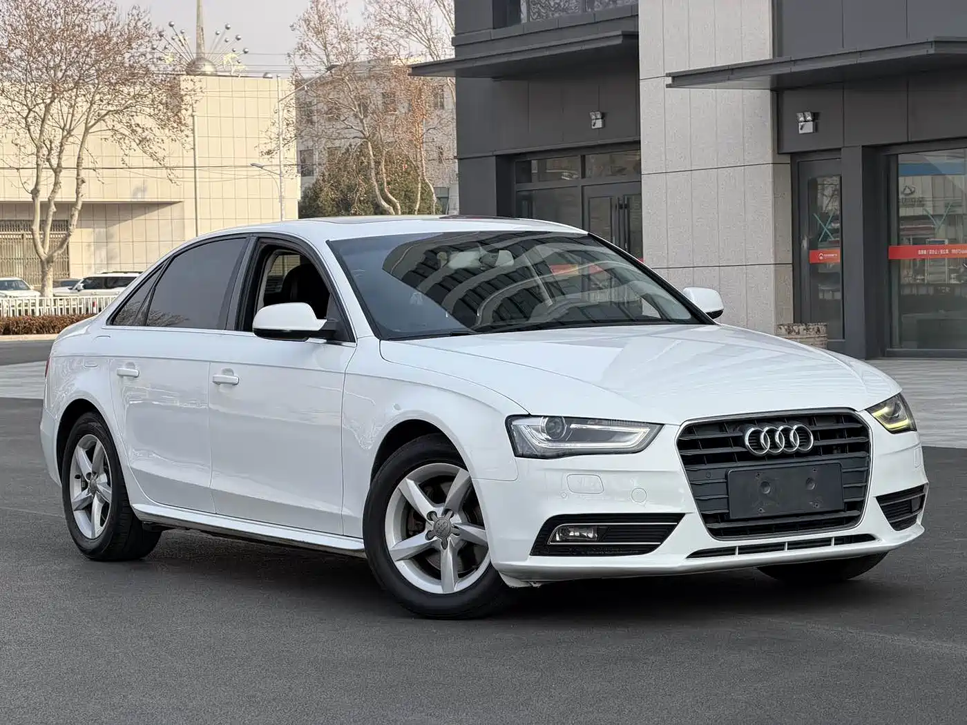 Audi A4L 2013 35 TFSI Automatic Standard фото 3