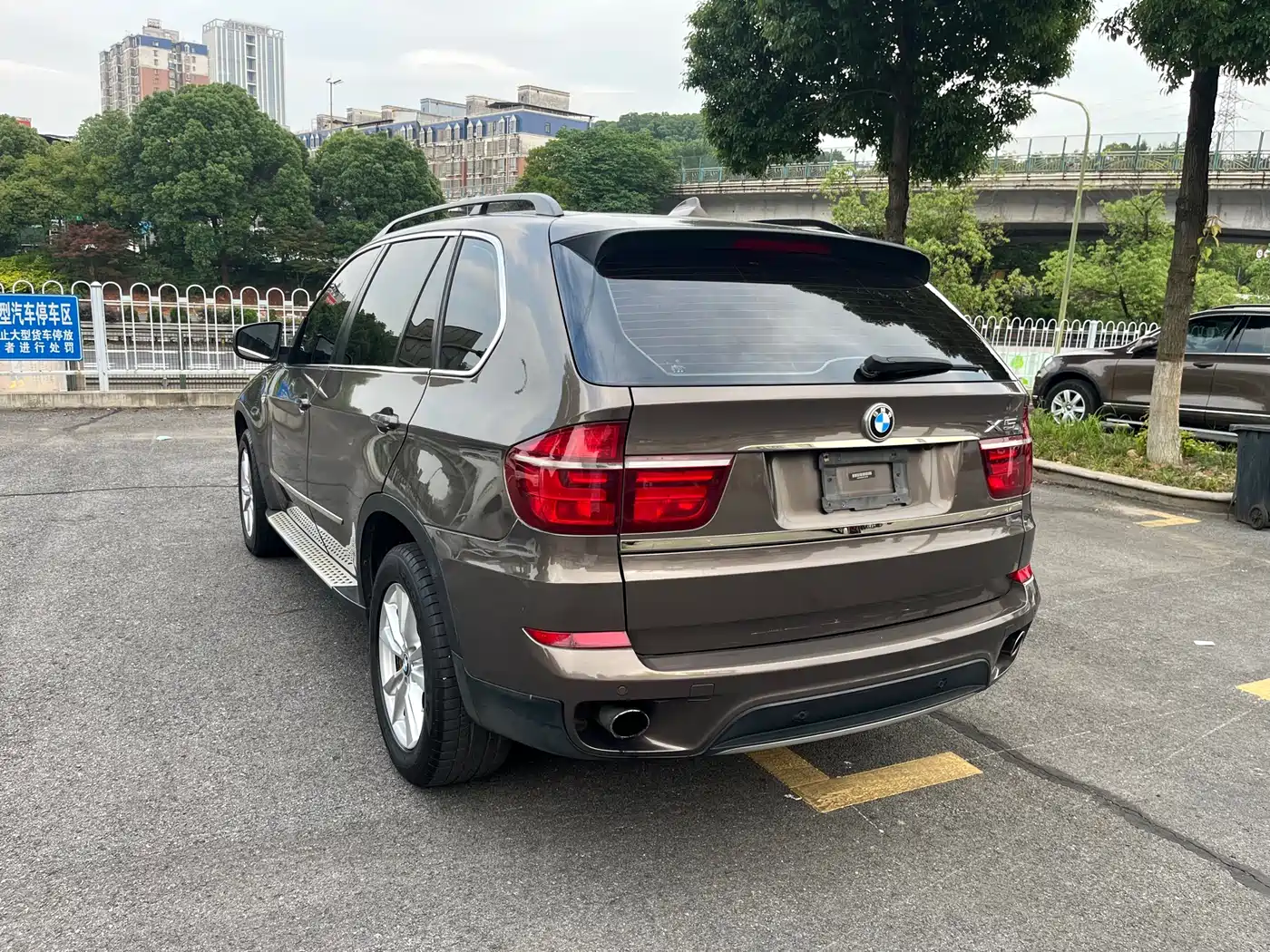 BMW X5 (Import) 2011 xDrive35i Leading Edition фото 4
