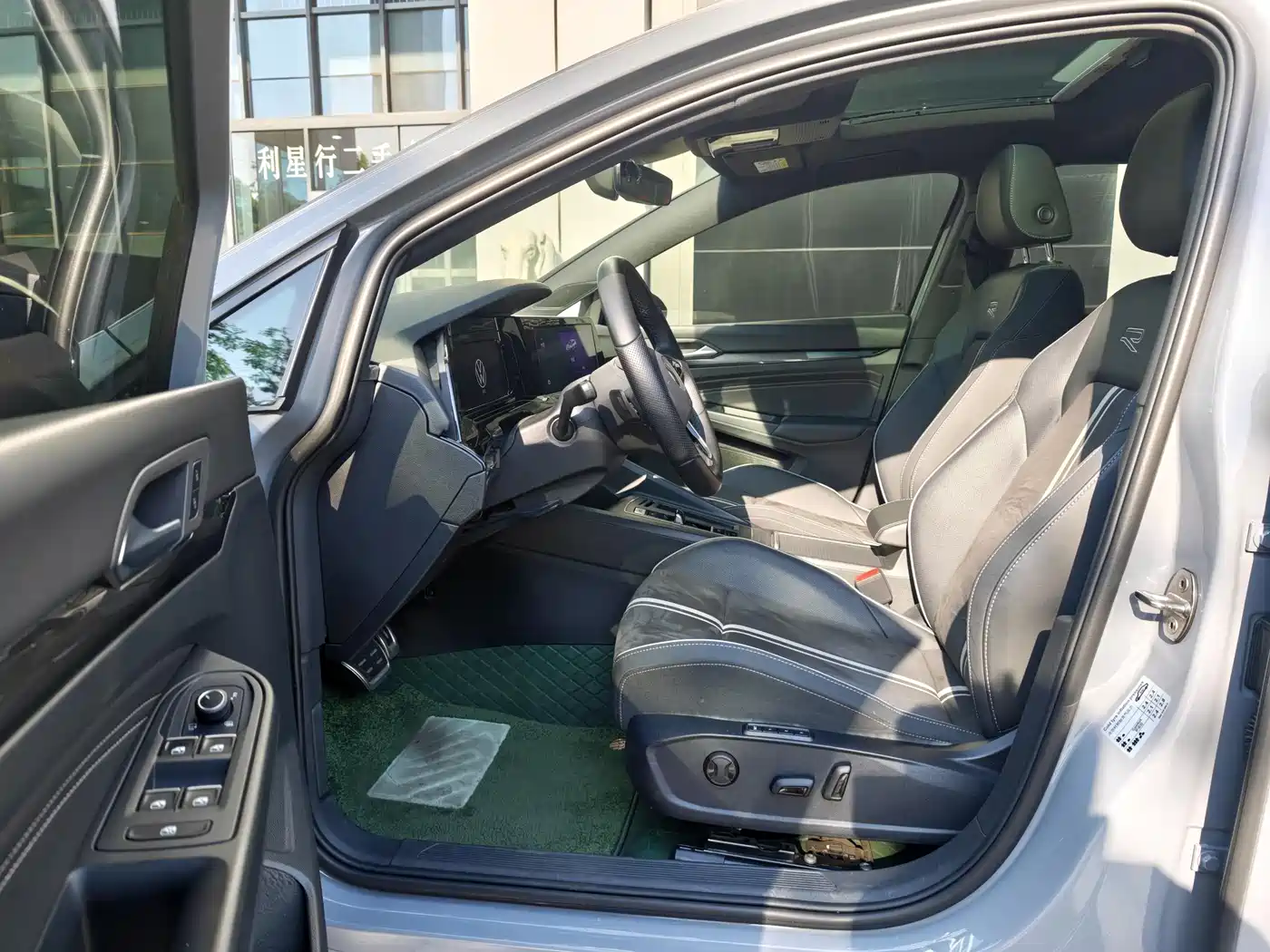 Volkswagen Golf 2021 280TSI DSG R-Line фото 10