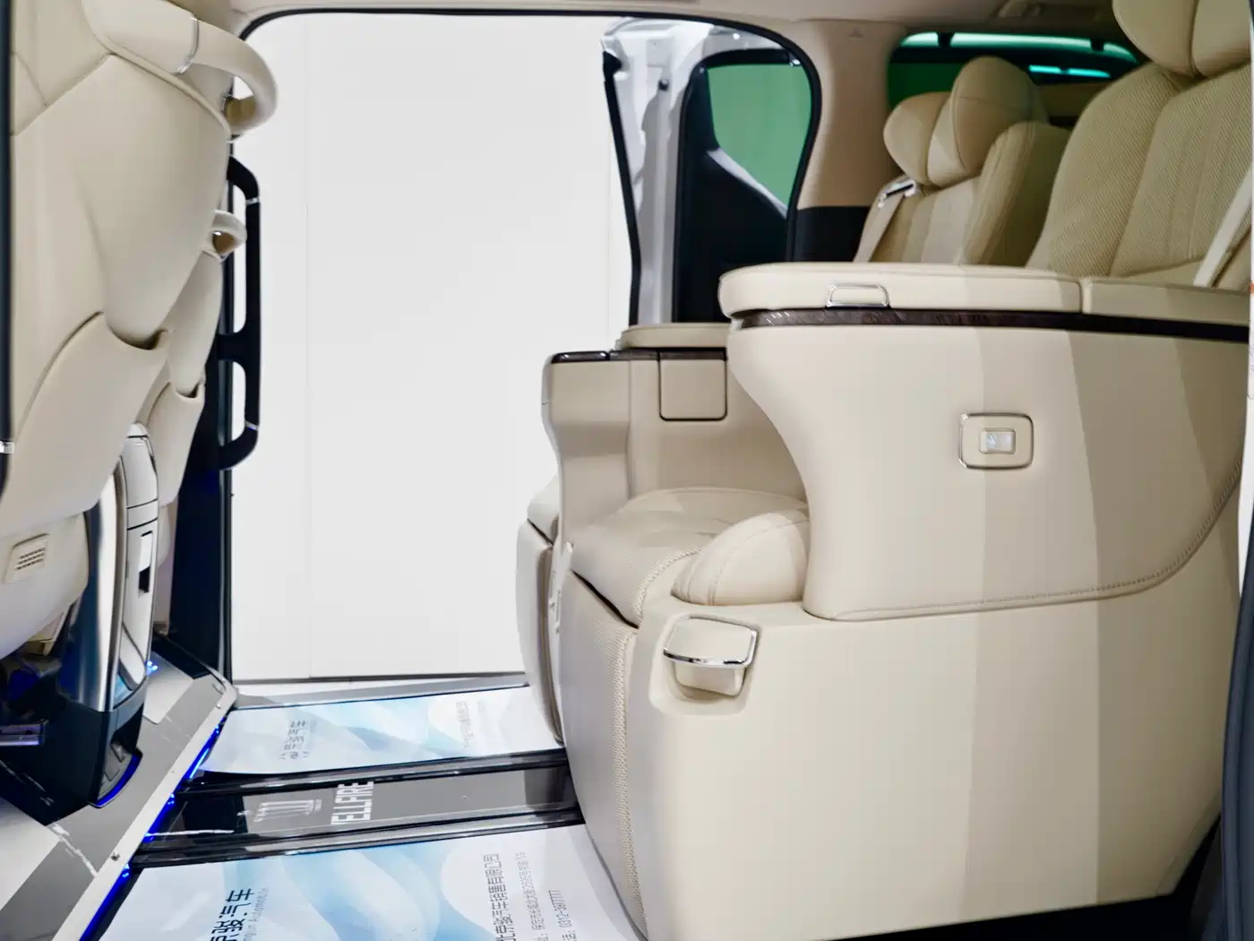 Toyota Vellfire 2020 Twin Engine 2.5L HV Premium Edition фото 10