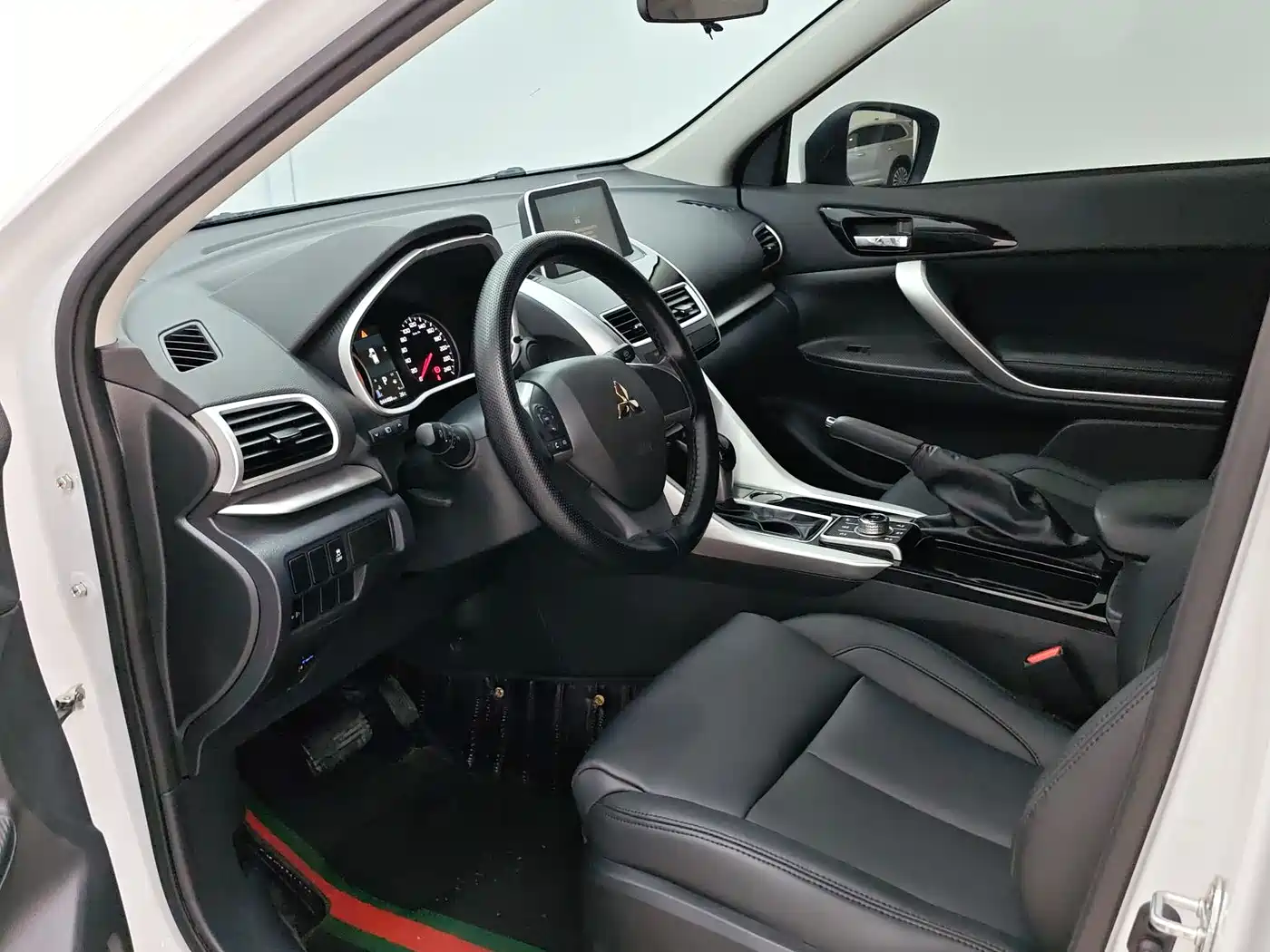 Mitsubishi Eclipse Cross 2022 1.5T CVT 2WD Fearless Edition фото 8