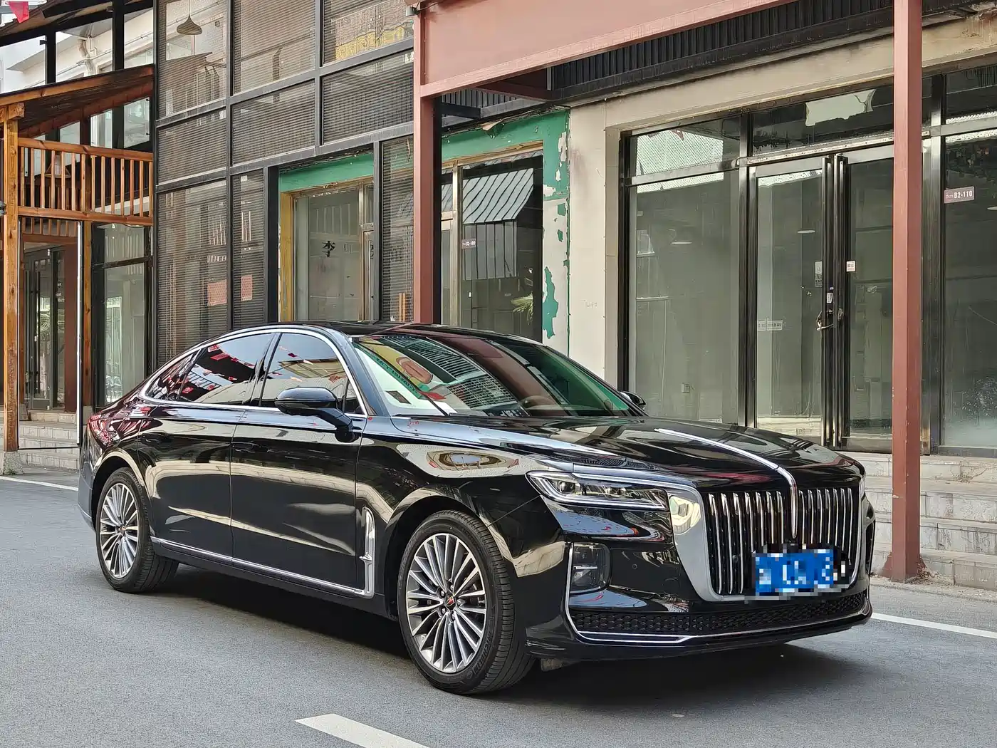 Hongqi H9 2022 2.0T Smart Connect Flag Enjoy Edition фото 2