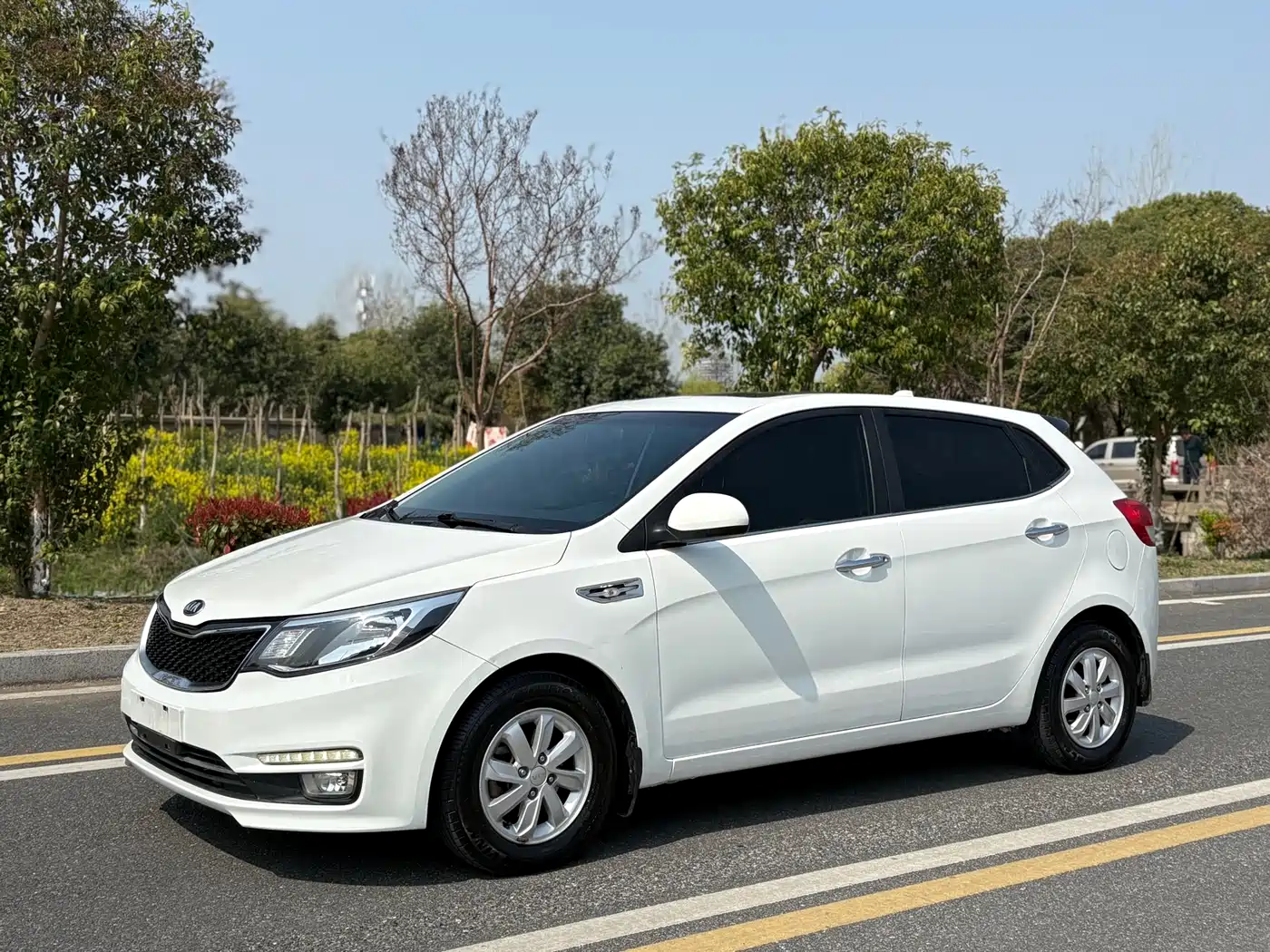 Kia K2 2015 Hatchback 1.4L AT GLS Cool Edition