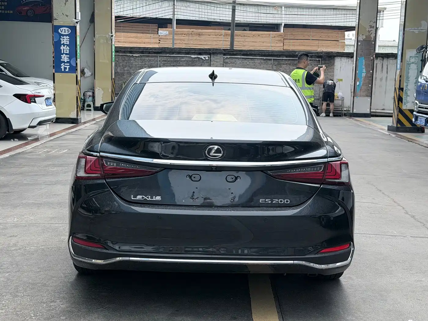 Lexus ES 2024 200 Premium Edition фото 11