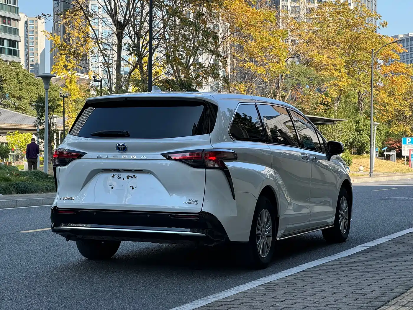 Toyota Sienna 2021 2.5L Hybrid Luxury Edition фото 5