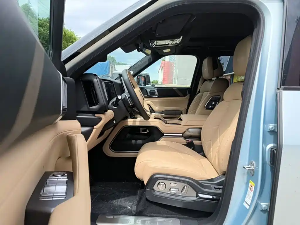 Fang Cheng Bao Leopard 8 2026 2025 Zhiyong Flagship 7-Seater