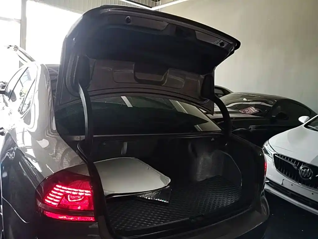 Volkswagen Passat 2015 1.8TSI DSG Prestige Edition фото 19