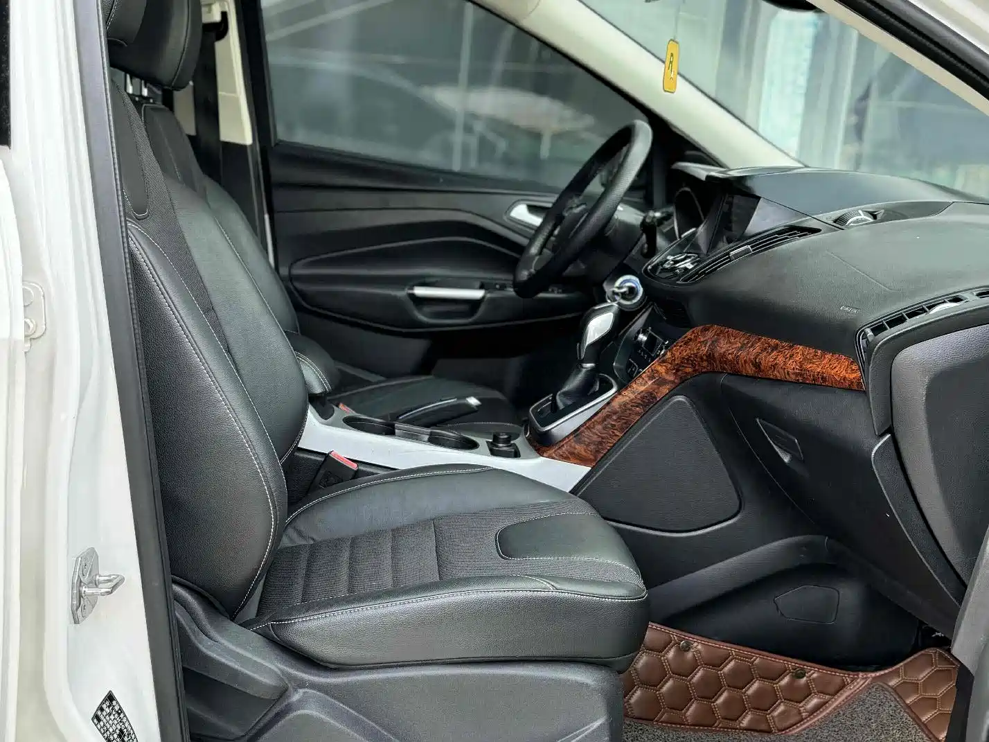 Фото 10 - Ford Kuga