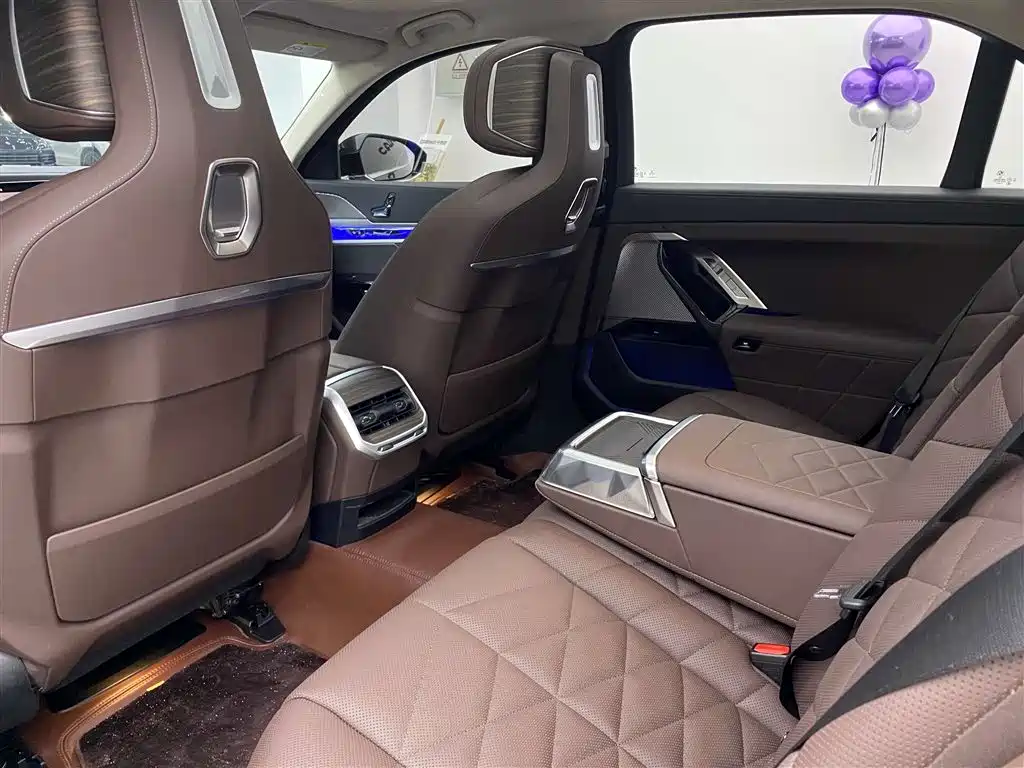 BMW 7-SERIES