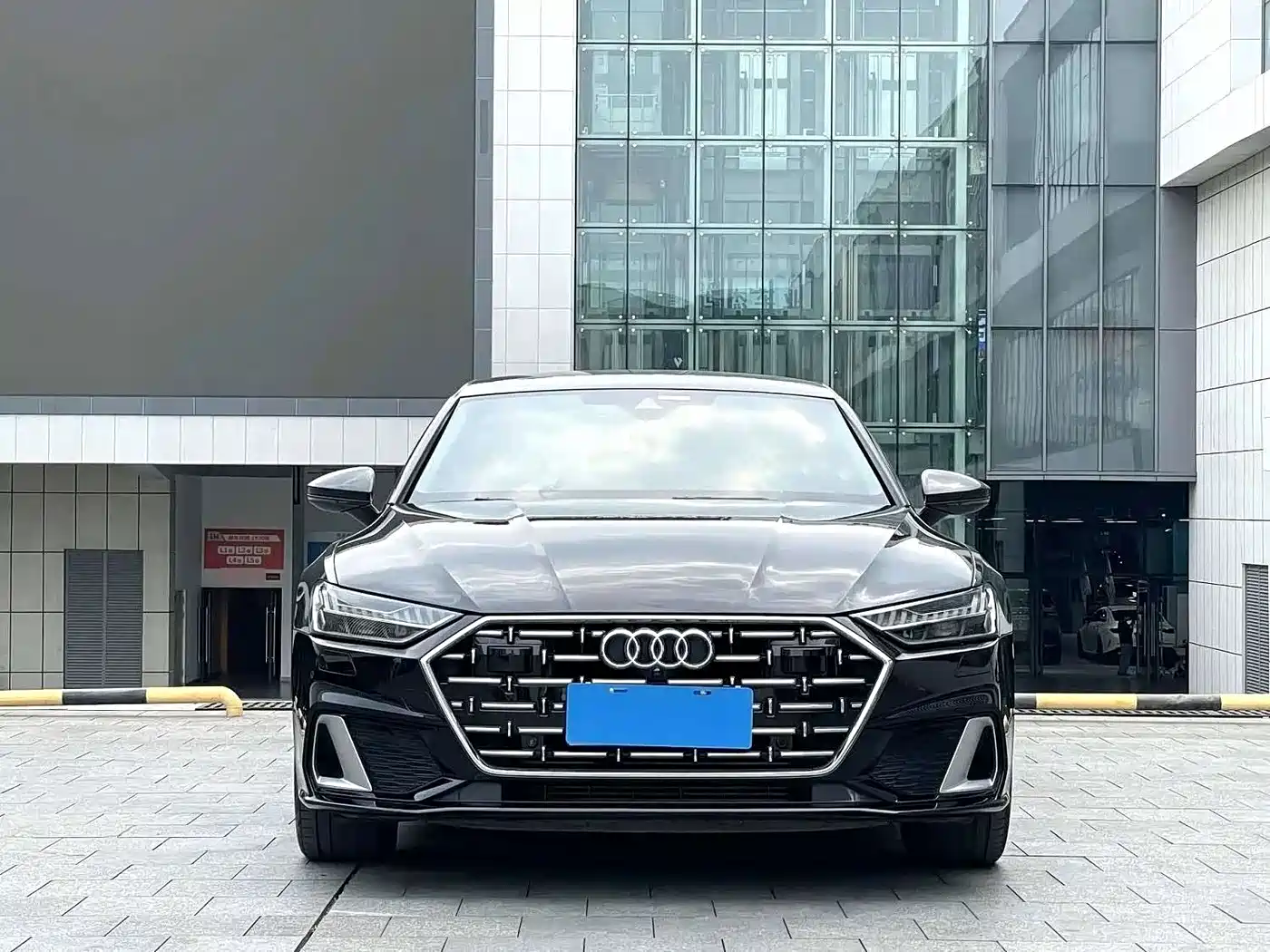 Audi A7L 2024 45 TFSI Luxury фото 2