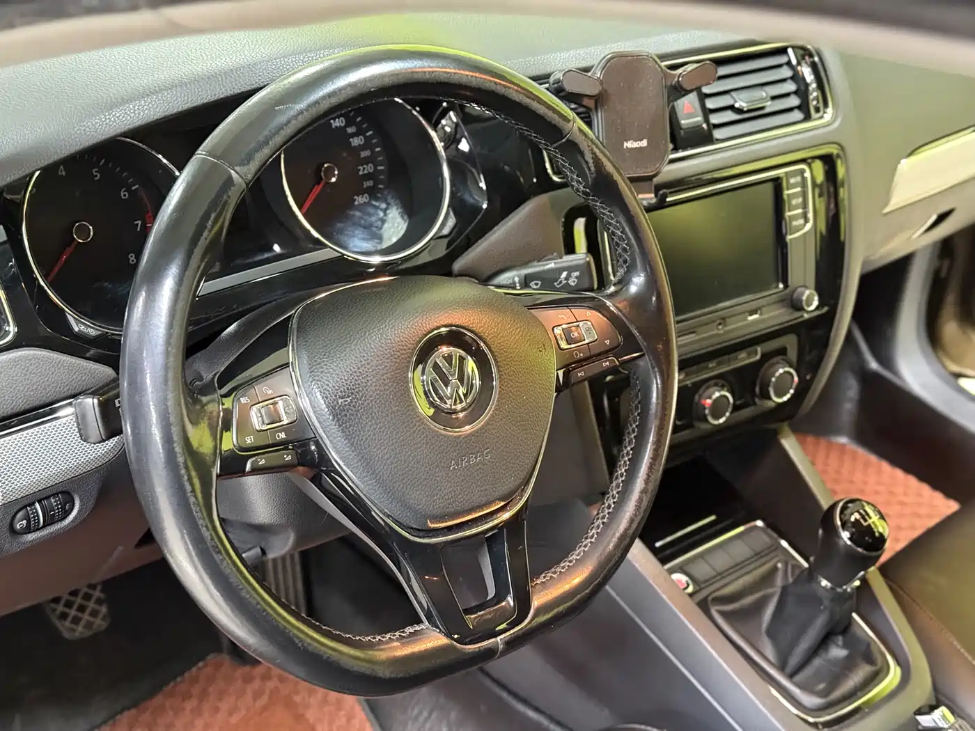 Volkswagen Sagitar 2017 1.6L Manual Comfort фото 16