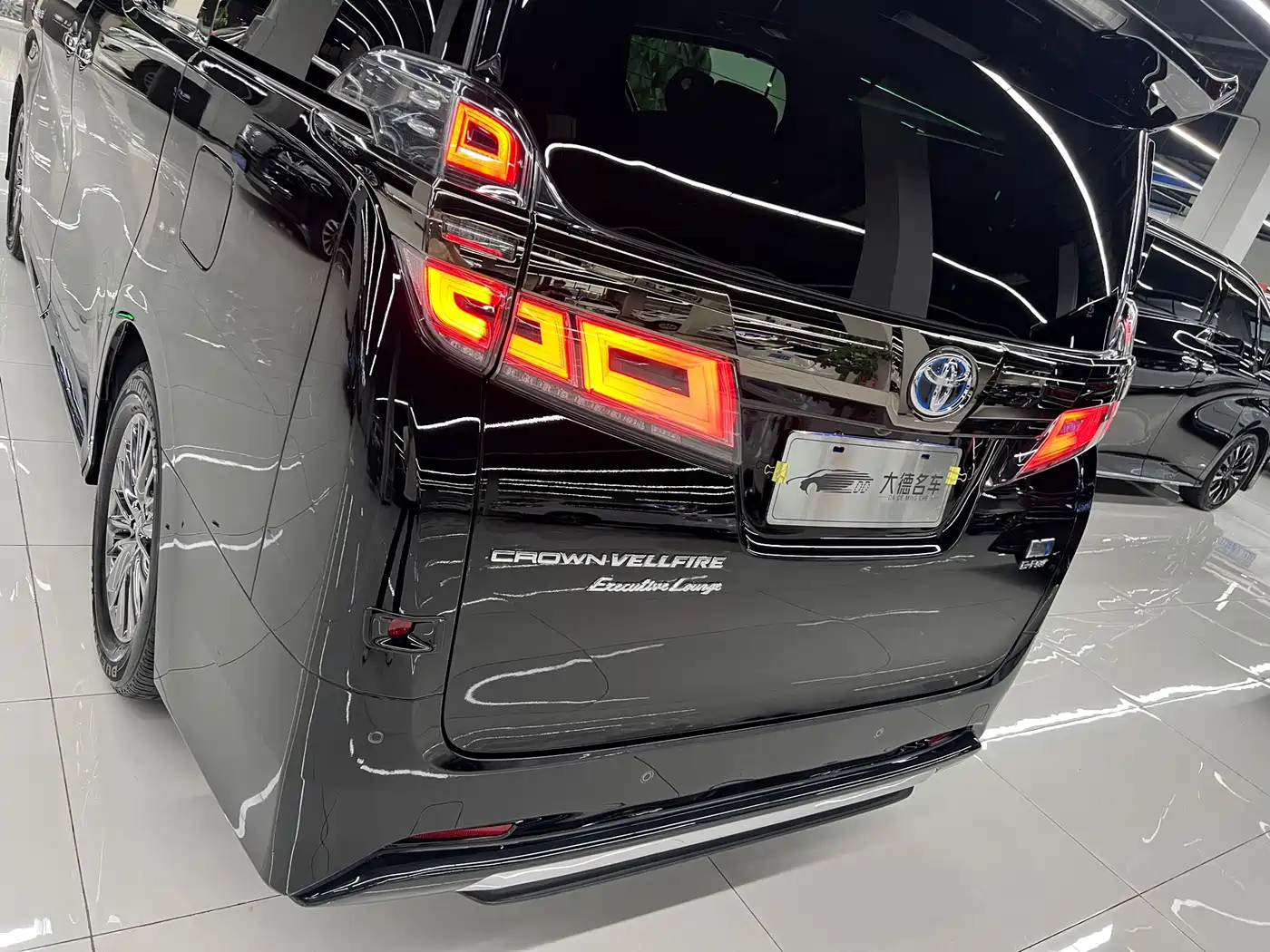 Toyota Vellfire 2023 Crown Hybrid 2.5L HV Ultimate фото 7