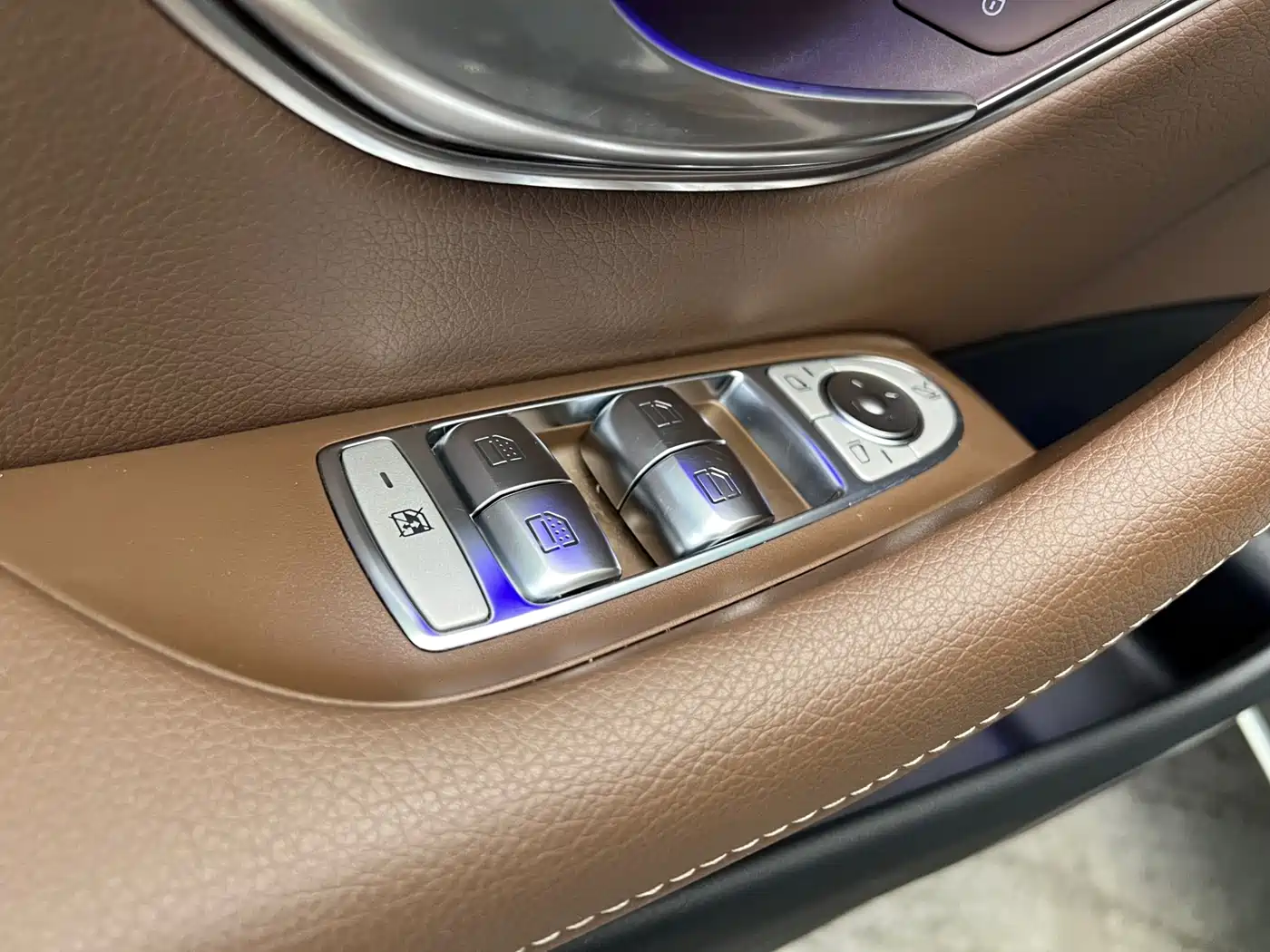 Mercedes-Benz E-Class 2023 E 300 L Sport Luxury фото 15