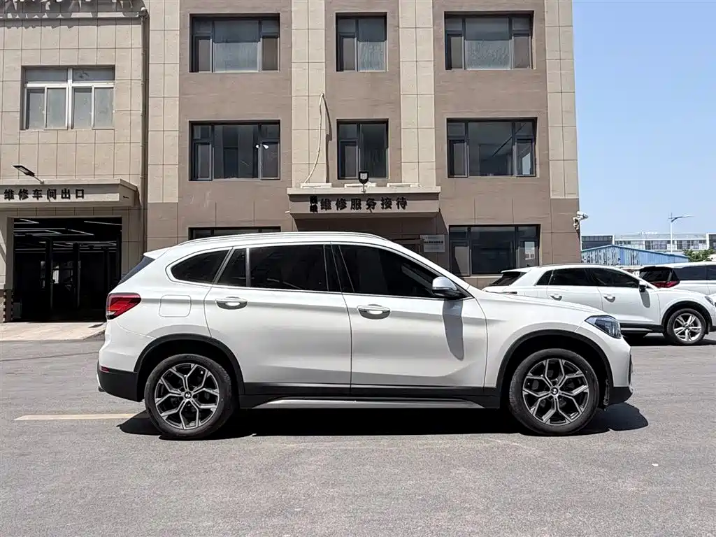 BMW X1 2022 sDrive20Li Fashion фото 7