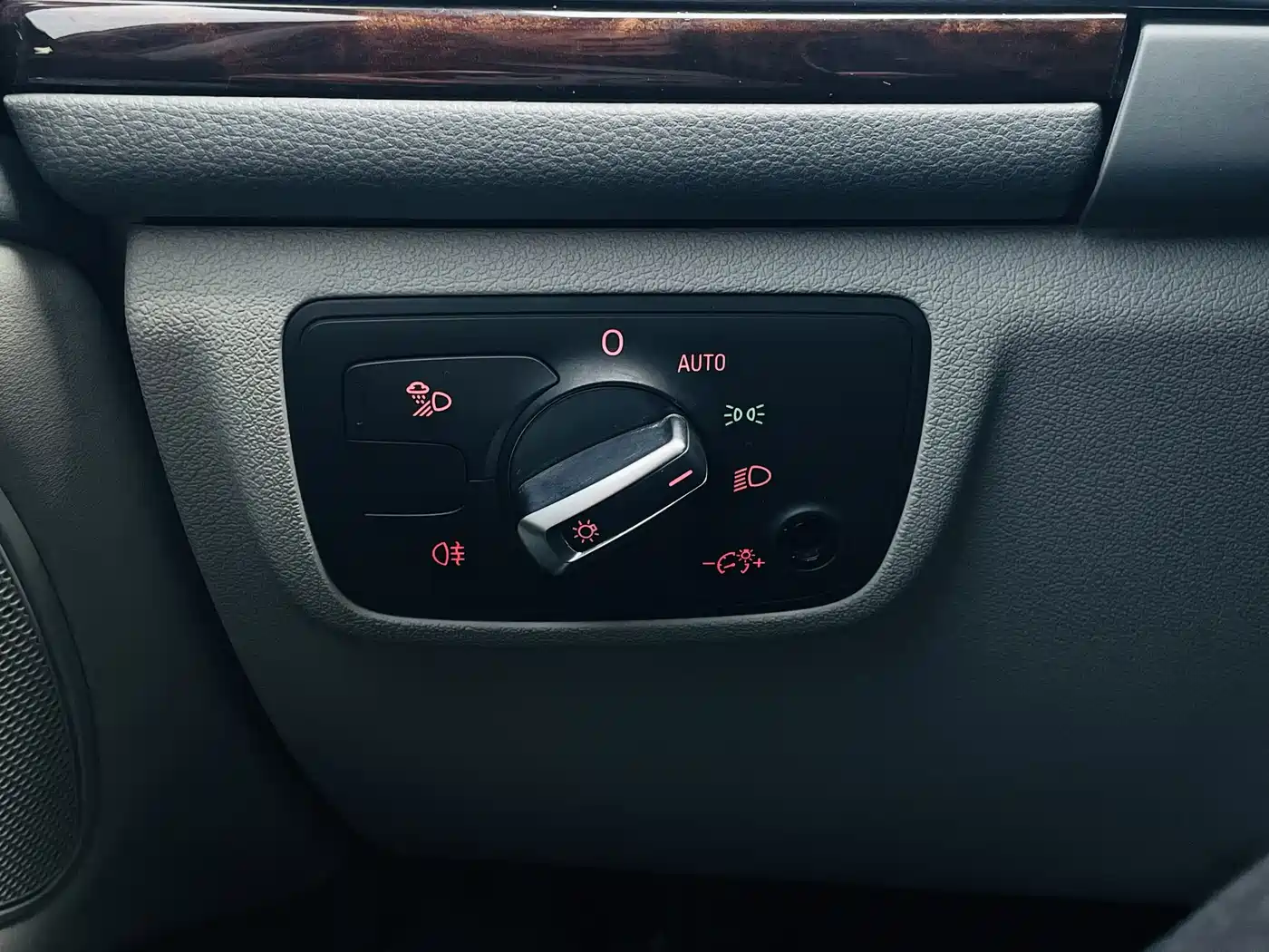 Audi A6L 2012 35 FSI Luxury фото 13