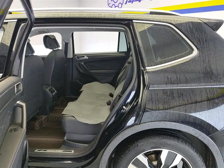 Volkswagen Tiguan L 2024 330TSI Automatic 2WD R-Line Premium Enjoyment Edition фото 11