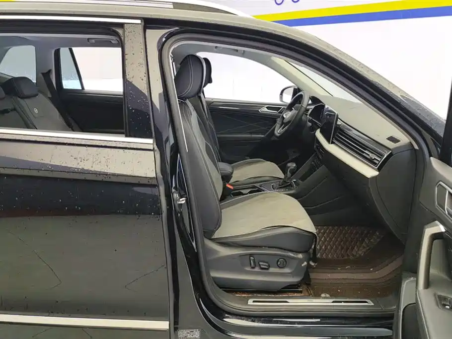 Volkswagen Tiguan L 2024 330TSI Automatic 2WD R-Line Premium Enjoyment Edition фото 8