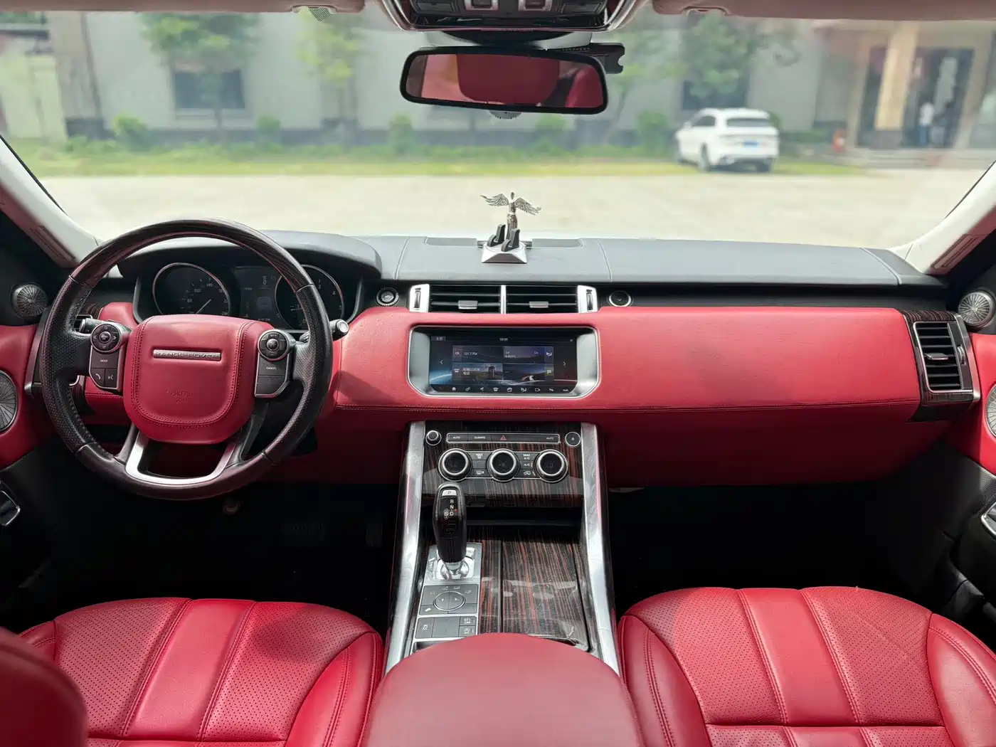Land Rover Range Rover Sport 2016 Model 2.0 GTDi HSE фото 8