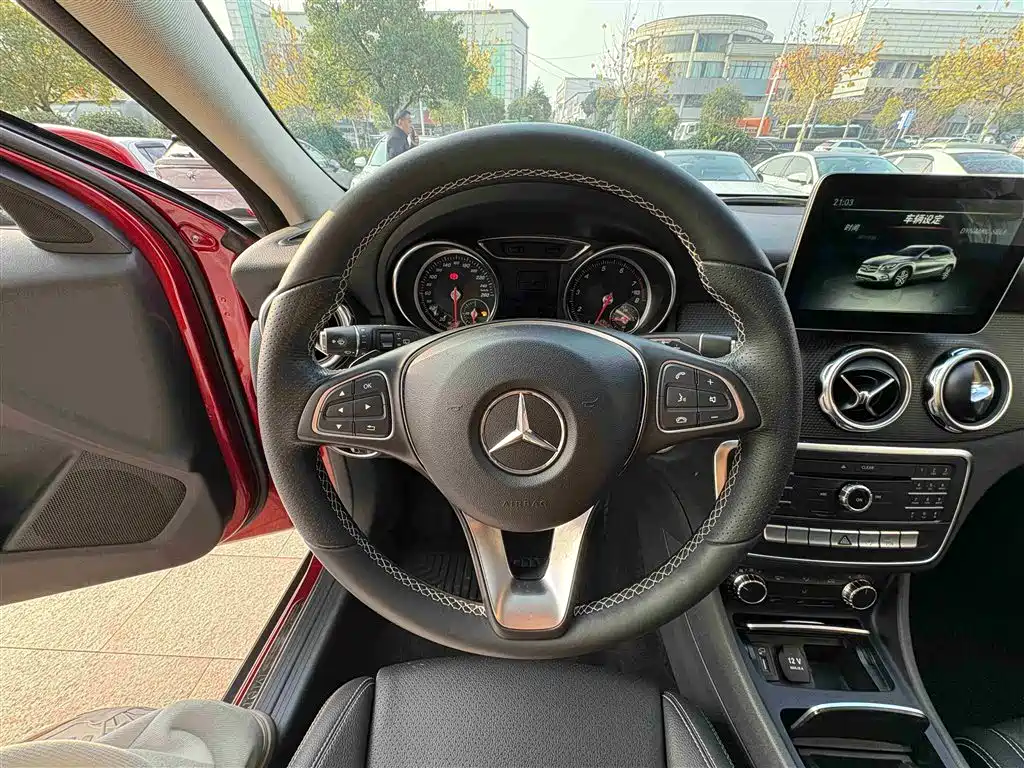 Mercedes-Benz GLA 2017 GLA 200 Dynamic фото 7
