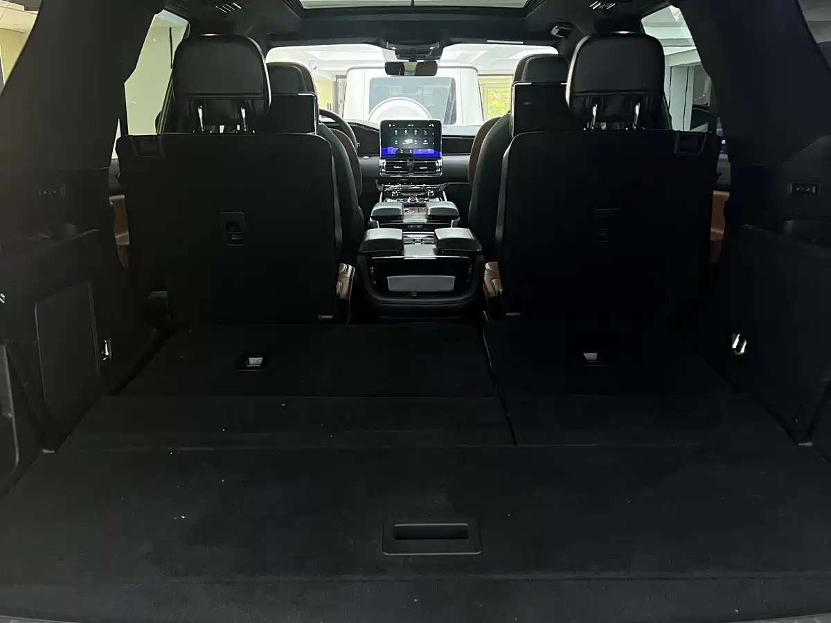 Lincoln Navigator 2019 3.5T Ultimate China VI фото 29