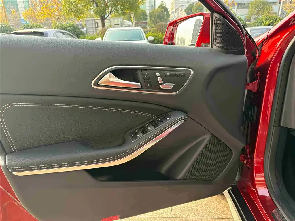 Mercedes-Benz GLA 2017 GLA 200 Dynamic фото 4