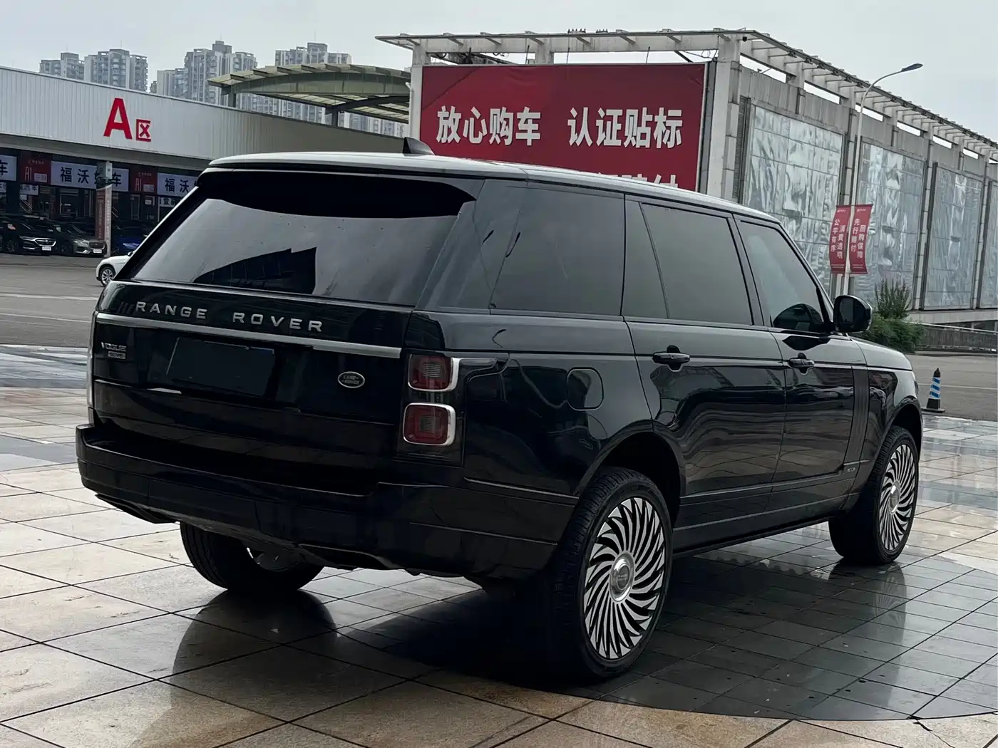 Land Rover Range Rover 2019 3.0 SC V6 Heritage Extended Edition фото 16
