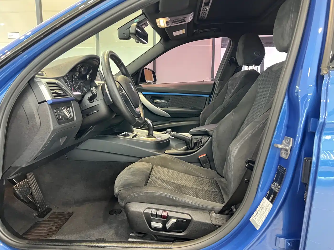 BMW 3 Series 2017 320i M Sport фото 4