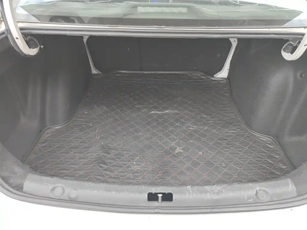Volkswagen Lavida 2017 1.6L Automatic Comfort Edition фото 19