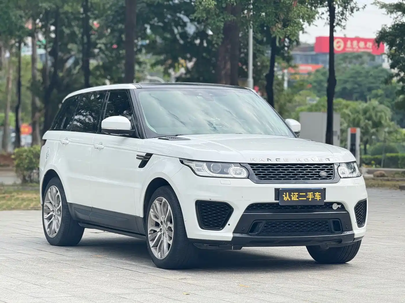 Land Rover Range Rover Sport 2016 Model 2.0 GTDi HSE фото 3