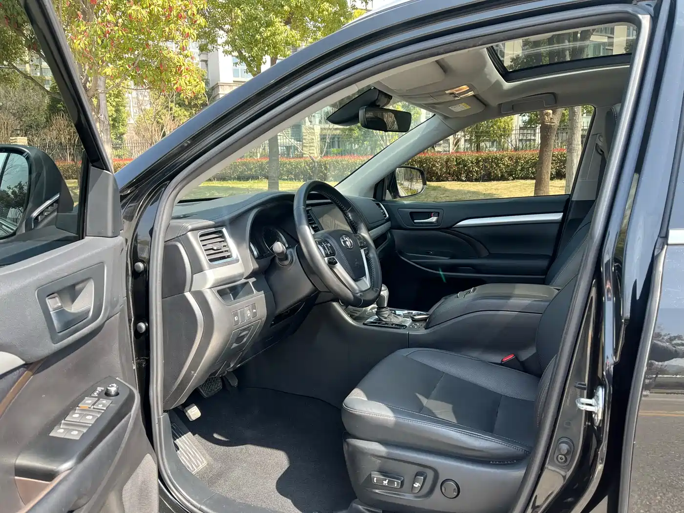 Toyota Highlander 2021 2.0T FWD Luxury 7-Seater фото 11