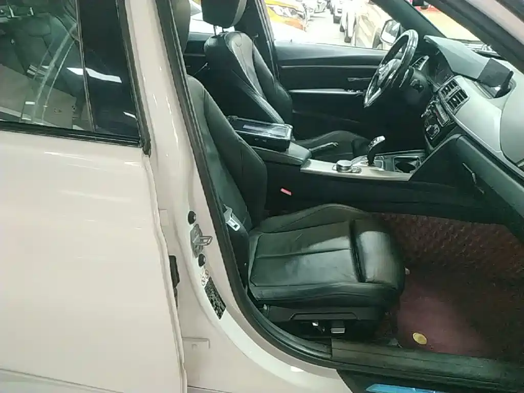 Фото 25 - BMW 3 Series