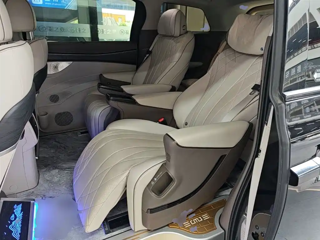 Denza D9 2022 DM-i 1040 Premium фото 17