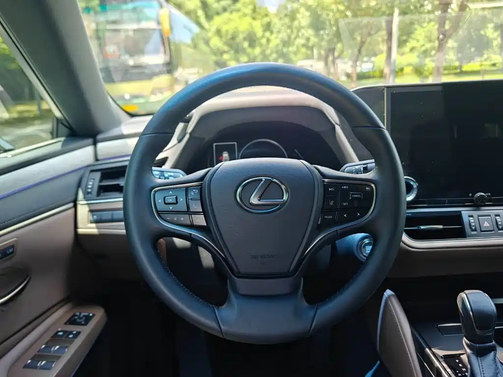 Lexus ES 2025 2025 200 Ultimate Edition